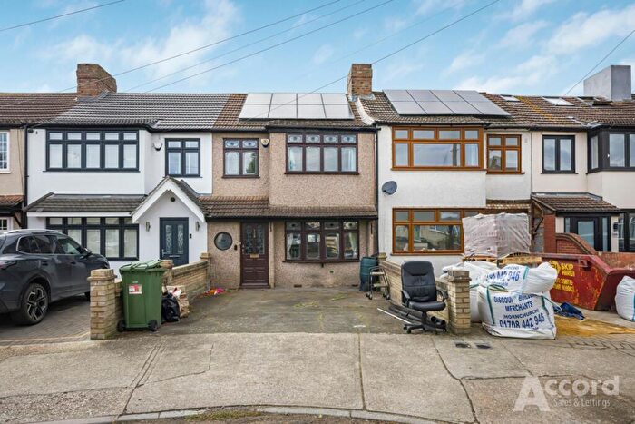 3 Bedroom Terraced House For Sale In Saunton Road, Hornchurch, RM12