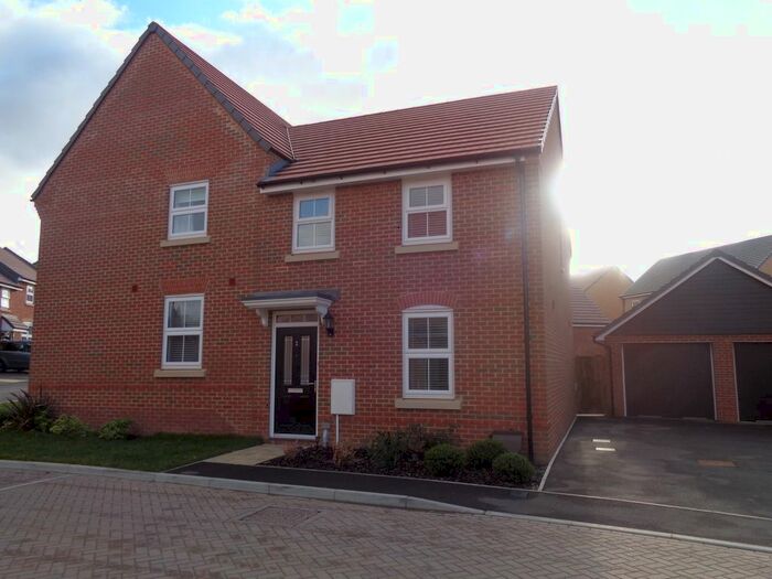 3 Bedroom Semi-Detached House To Rent In Hewitt Lane, Hook, RG27