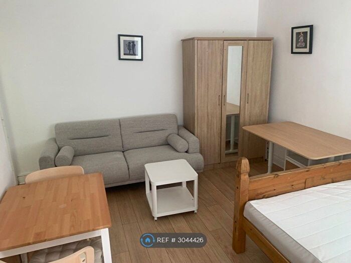 Studio To Rent In Brady Street, London, E1