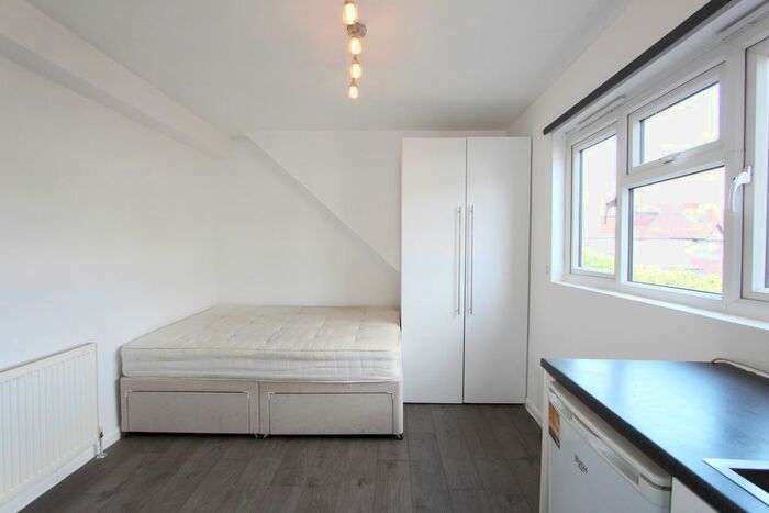 Studio To Rent In Sandringham Road, London, NW11