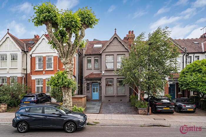 5 Bedroom End Of Terrace House For Sale In Redston Road, N8