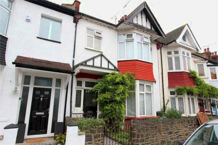 1 Bedroom Flat To Rent In Beach Avenue, Leigh-on-sea, SS9