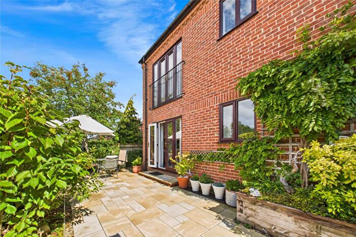2 Bedroom Flat For Sale In Queens Court, Goring, Reading, Oxfordshire, RG8