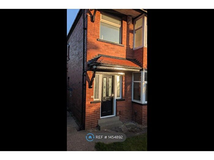 3 Bedroom Semi Detached House To Rent In Lynwood Crescent, Leeds, LS12