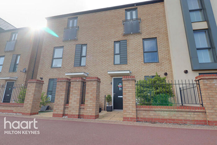 4 Bedroom Terraced House To Rent In Barrosa Way, Whitehouse Park, MK8