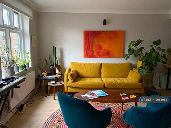 1 Bedroom Flat To Rent In Bishops Court, London, N16