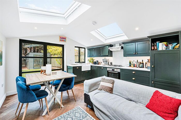 2 Bedroom Flat For Sale In York Road, London, W3