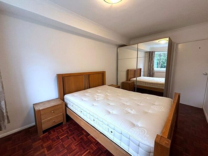 2 Bedroom Apartment To Rent In Heathedge, Sydenham, London, SE26