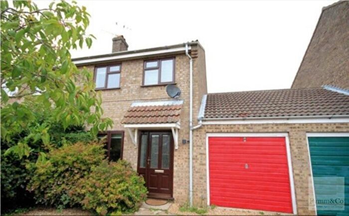 3 Bedroom Semi Detached House To Rent In Granary Close, Norwich, NR13