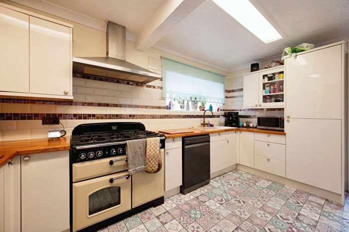 3 Bedroom Detached House For Sale In Magdala Road, Hayling Island, Hampshire, PO11