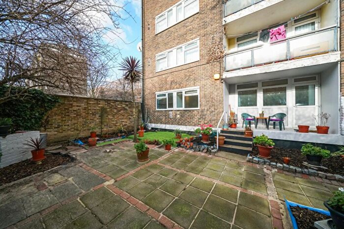 2 Bedroom Flat For Sale In Giffin Street, London, SE8