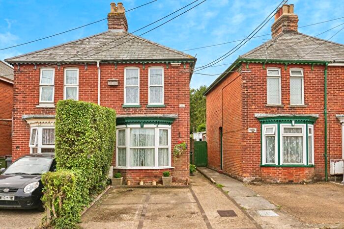 3 Bedroom Semi-Detached House For Sale In Gunville Road, Newport, Isle Of Wight, PO30