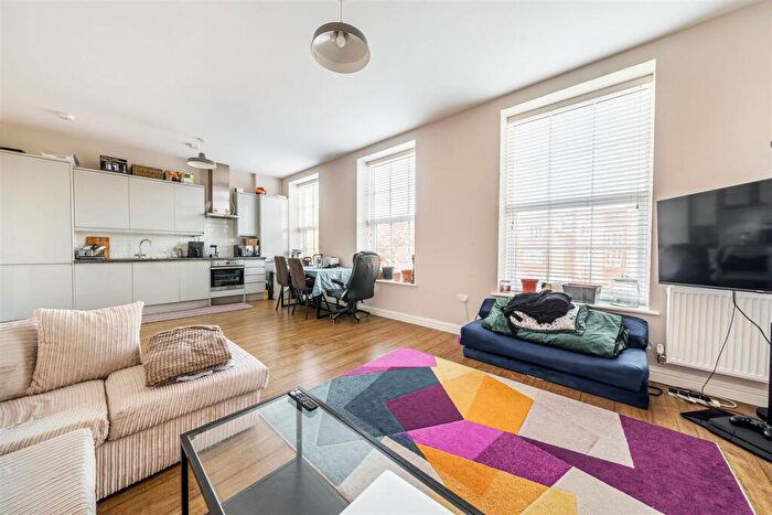 1 Bedroom Flat To Rent In Tulip Court, New Malden, KT3