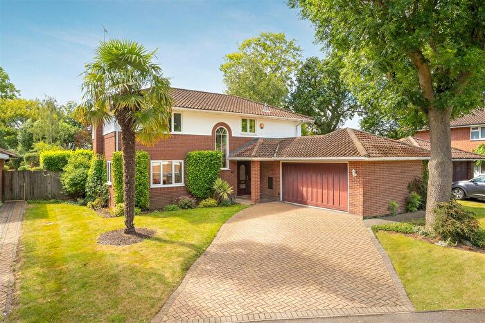 4 Bedroom Detached House For Sale In Wilton Crescent, Windsor, SL4