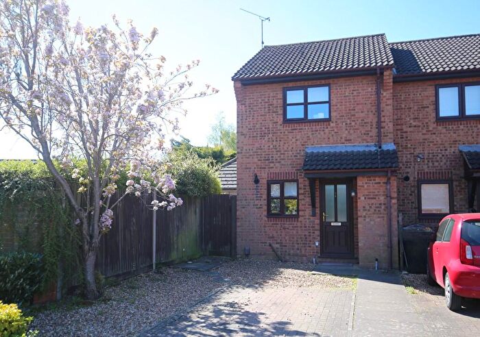 2 Bedroom End Of Terrace House For Sale In Millstream Way, Leighton Buzzard, Bedfordshire, LU7