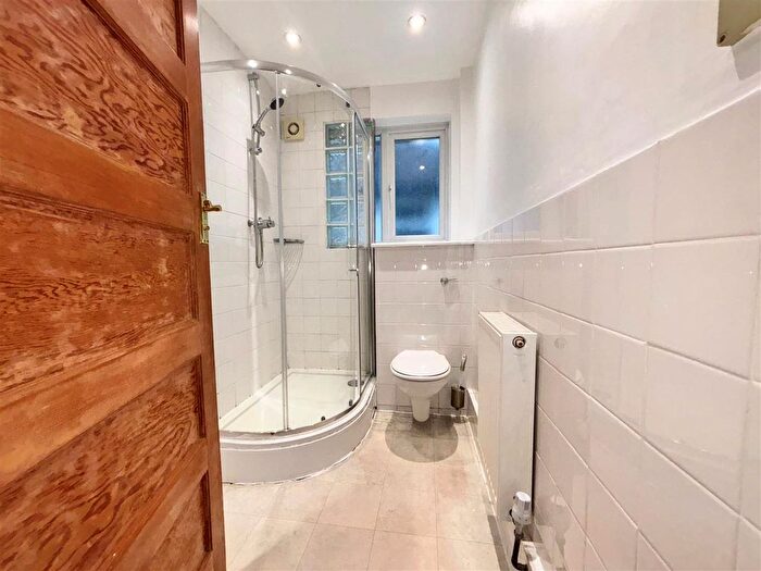 2 Bedroom Flat To Rent In Central Parade, St. Marks Hill, Surbiton, KT6