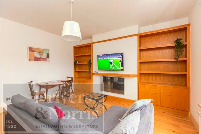 2 Bedroom House To Rent In Lichfield Grove, Finchley, London, N3