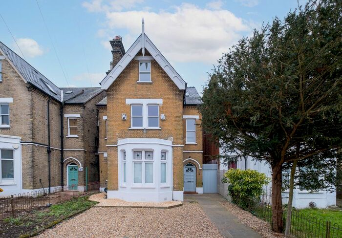 6 Bedroom Detached House To Rent In Hopton Road, London SW16