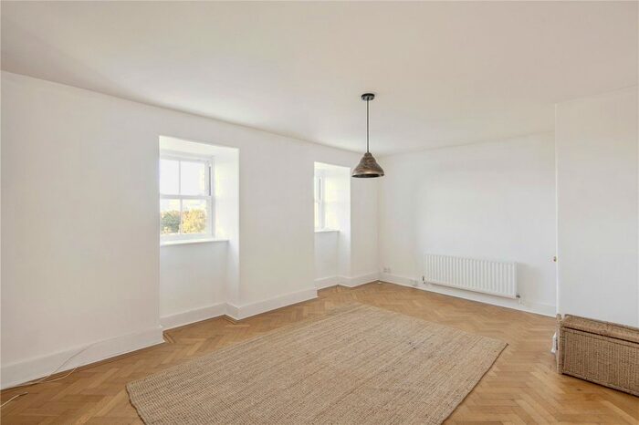1 Bedroom Flat To Rent In Mount Ephraim Road, Streatham, London, SW16