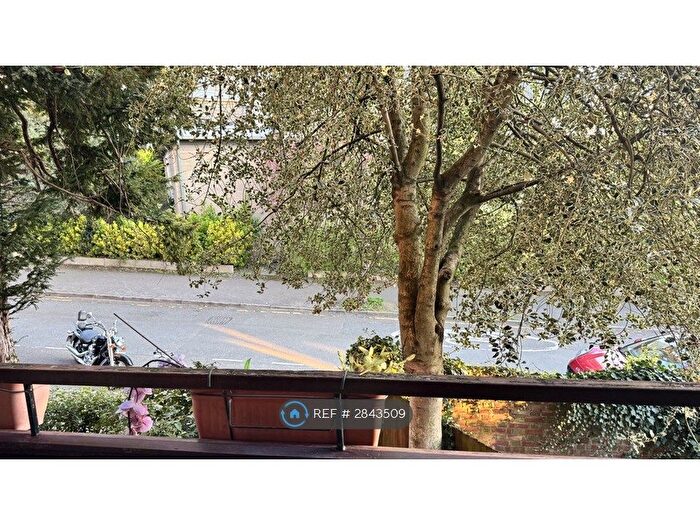 4 Bedroom Flat To Rent In Avenue Elmers, Surbiton, KT6