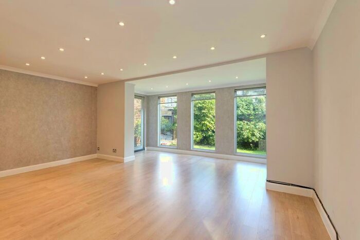 5 Bedroom Town House To Rent In Meadowbank, Primrose Hill, NW3