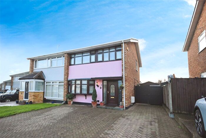 3 Bedroom Semi-Detached House For Sale In Coombes Grove, Rochford, Essex, SS4