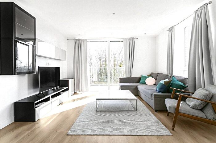 2 Bedroom Flat To Rent In Kempton House, Heritage Place, Brentford, TW8