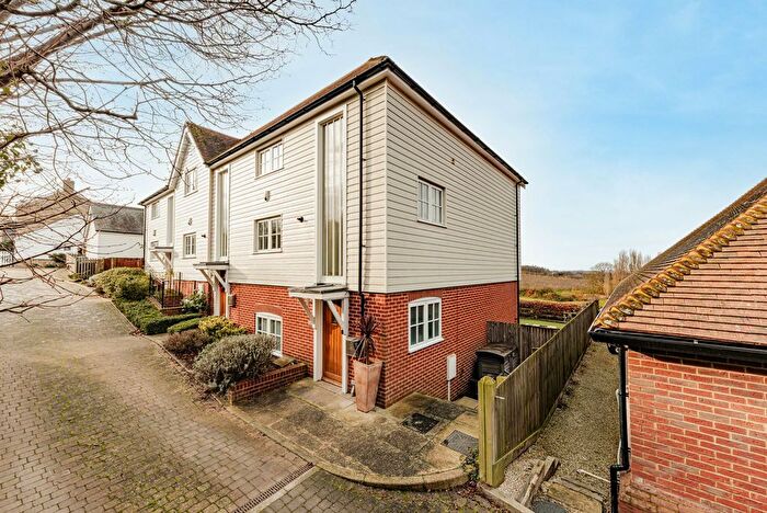 4 Bedroom End Of Terrace House For Sale In Church Hill, Hernhill, ME13