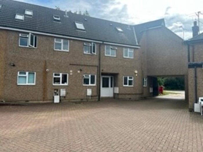 2 Bedroom Apartment To Rent In Manor Parade, Hatfield, AL10