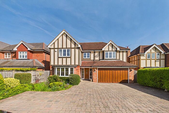 5 Bedroom Detached House For Sale In Wokingham Road, Hurst, Reading, Berkshire, RG10