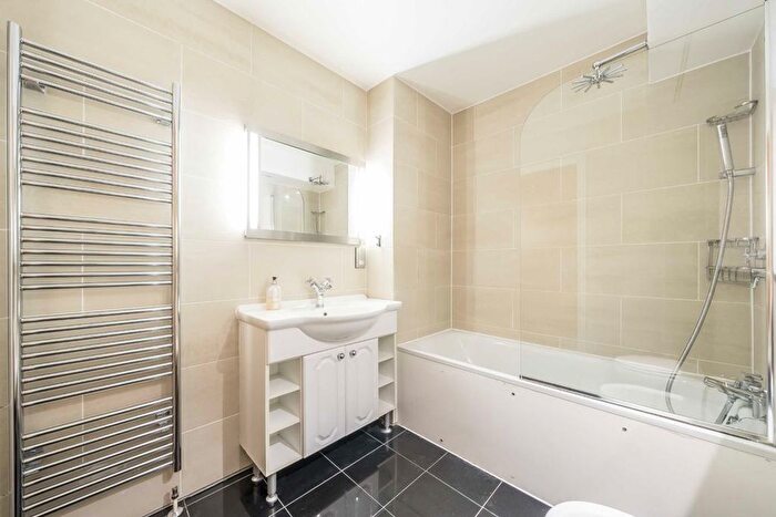 2 Bedroom Flat To Rent In Bourdon Street, London, W1K