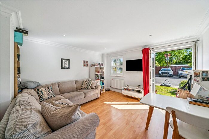 2 Bedroom Flat For Sale In Garratt Lane, SW17