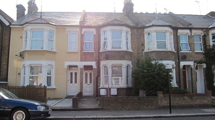 2 Bedroom Maisonette To Rent In Montague Road, Hounslow Central, TW3