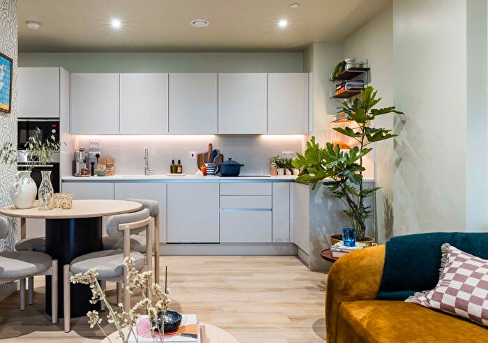 2 Bedroom Flat To Rent In Hayes, UB6