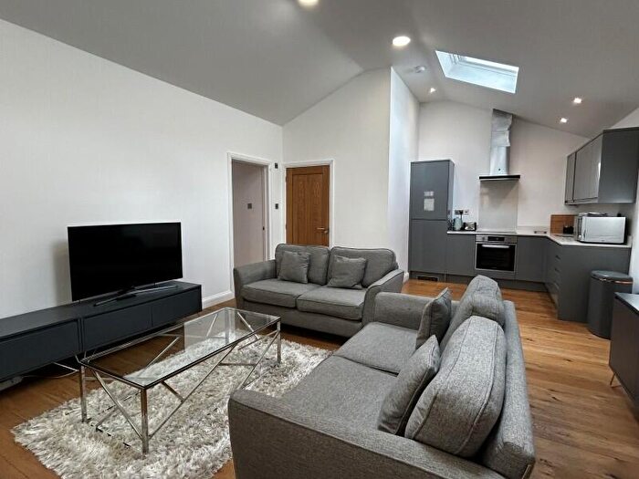 2 Bedroom Bungalow To Rent In Weybridge, Surrey, KT13