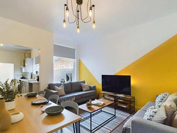 6 Bedroom House To Rent In Ruskin Avenue, Manchester, M14