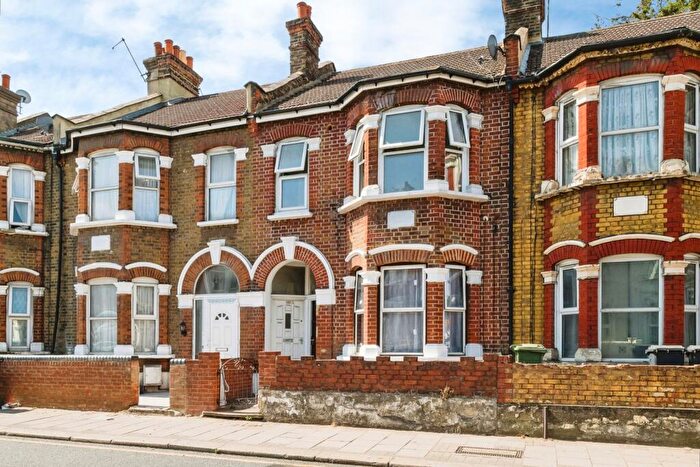2 Bedroom Flat For Sale In Fanshawe Avenue, Barking, IG11