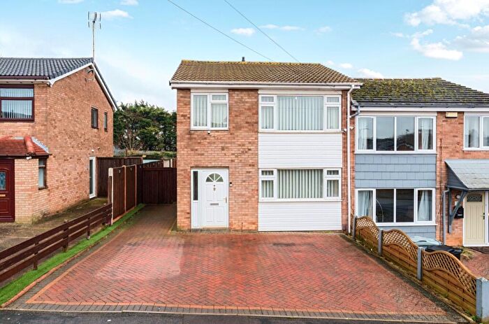 3 Bedroom Semi-Detached House For Sale In Derwent Road, NG31