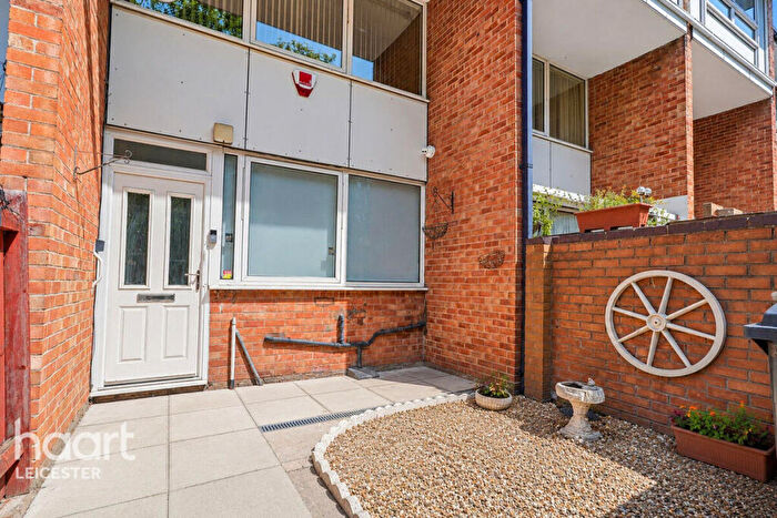 3 Bedroom Town House For Sale In Redpath Close, Leicester, LE4
