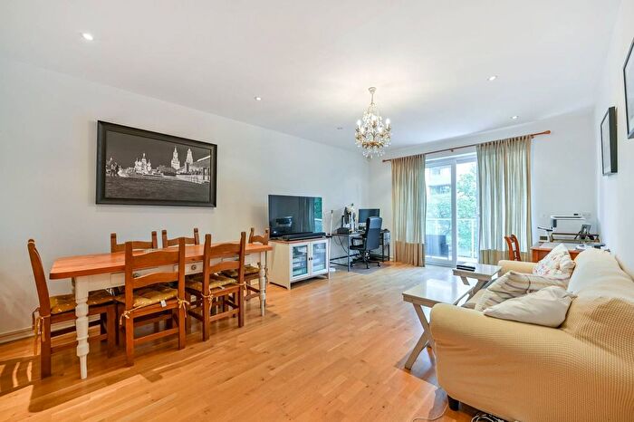 2 Bedroom Flat To Rent In Melliss Avenue, Kew, Richmond, TW9
