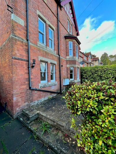 2 Bedroom Flat To Rent In Abbey Road, Malvern, WR14