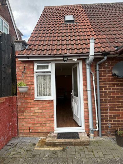 Studio To Rent In Wadhurst Avenue, Luton, LU3