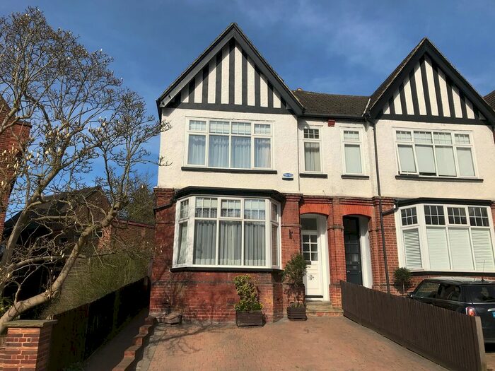 2 Bedroom Flat To Rent In London Road, Sevenoaks, Kent, TN13