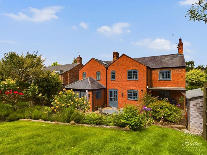 4 Bedroom Detached House For Sale In Main Street, Gawcott, MK18