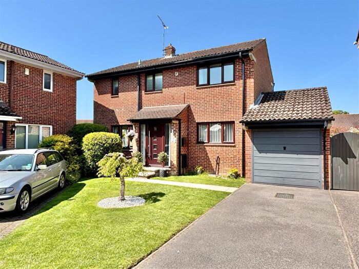 3 Bedroom Detached House For Sale In Hop Close, Upton, BH16