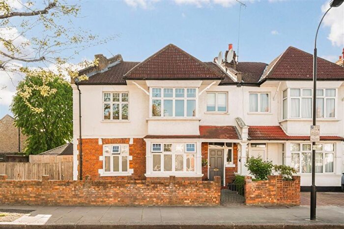 3 Bedroom Flat For Sale In Wormholt Road, Shepherds Bush, W12