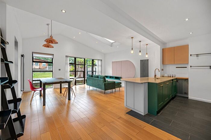 4 Bedroom Property To Rent In Rochester Way, Kidbrooke, SE3