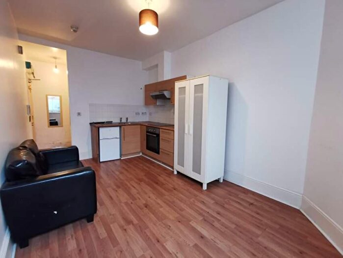 Flat To Rent In Holland Road, Hove, BN3