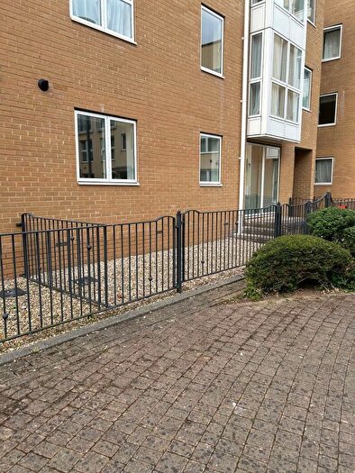 2 Bedroom Flat To Rent In Richmond Court, Exeter, EX4