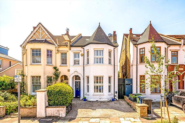 6 Bedroom Semi-Detached House For Sale In Marlborough Road, Ealing, W5